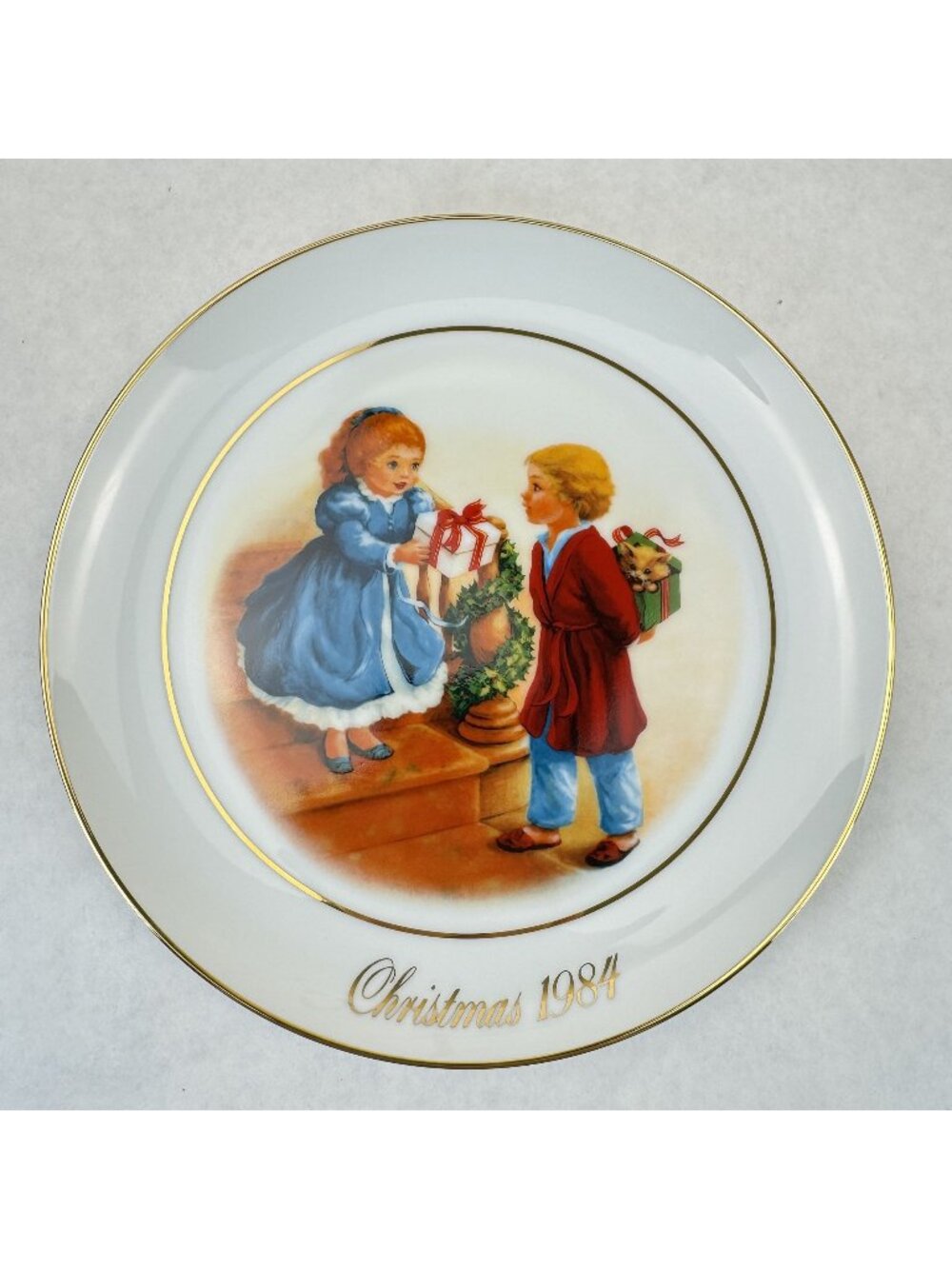 1984 "Celebrating The Joy Of Giving" Christmas Plate 9" Avon Memories Porcelain